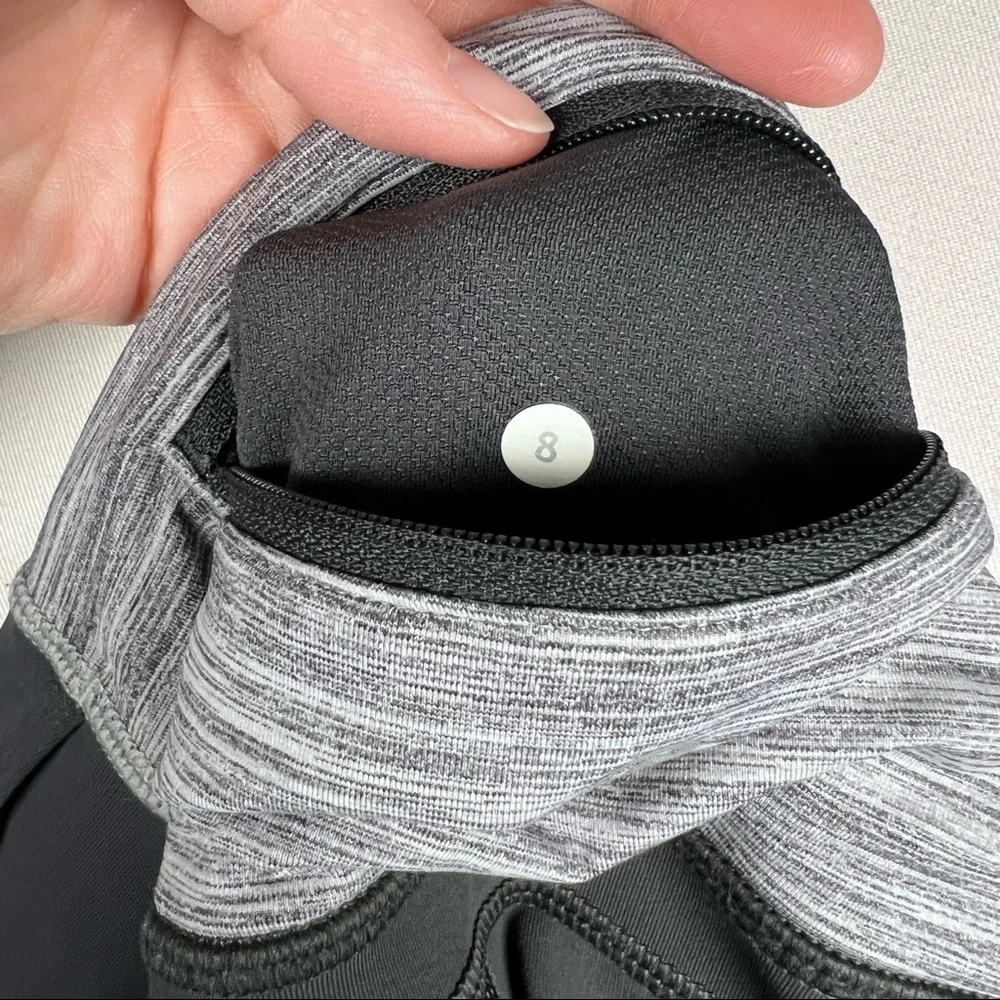 Like New-Lululemon Grey Striped Mesh Running Leggings with Zipper Pocket Size 8 - Picture 13 of 14